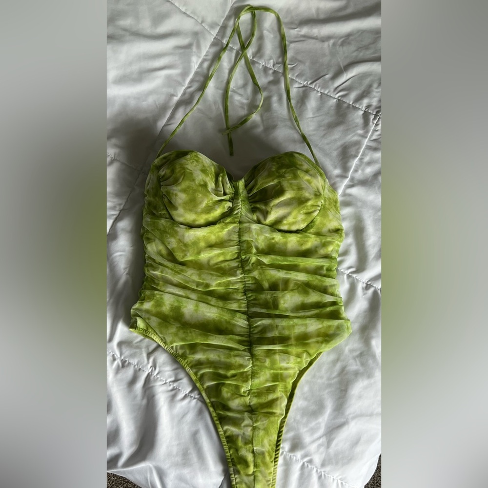 NWT Green Fashion Nova Bodysuit- Medium